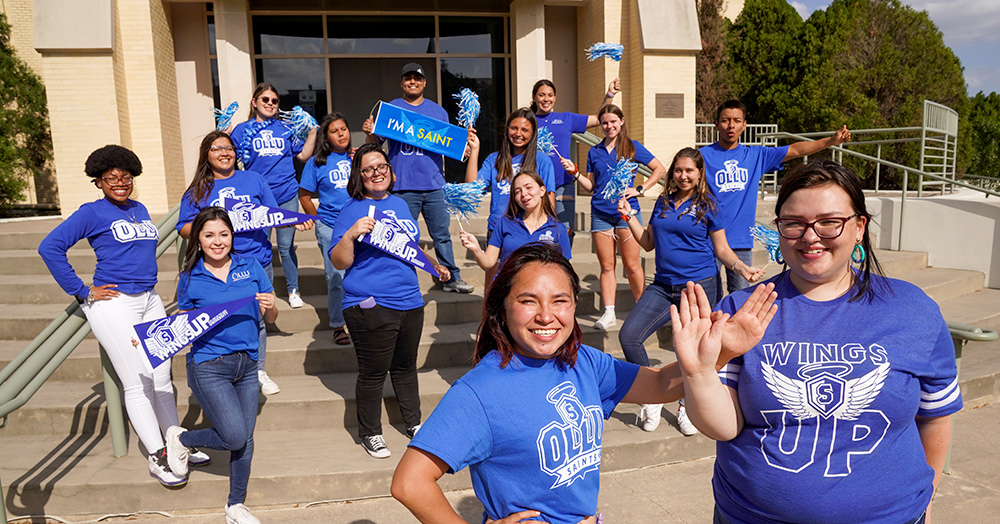 Spirit group of students on the front of library steps