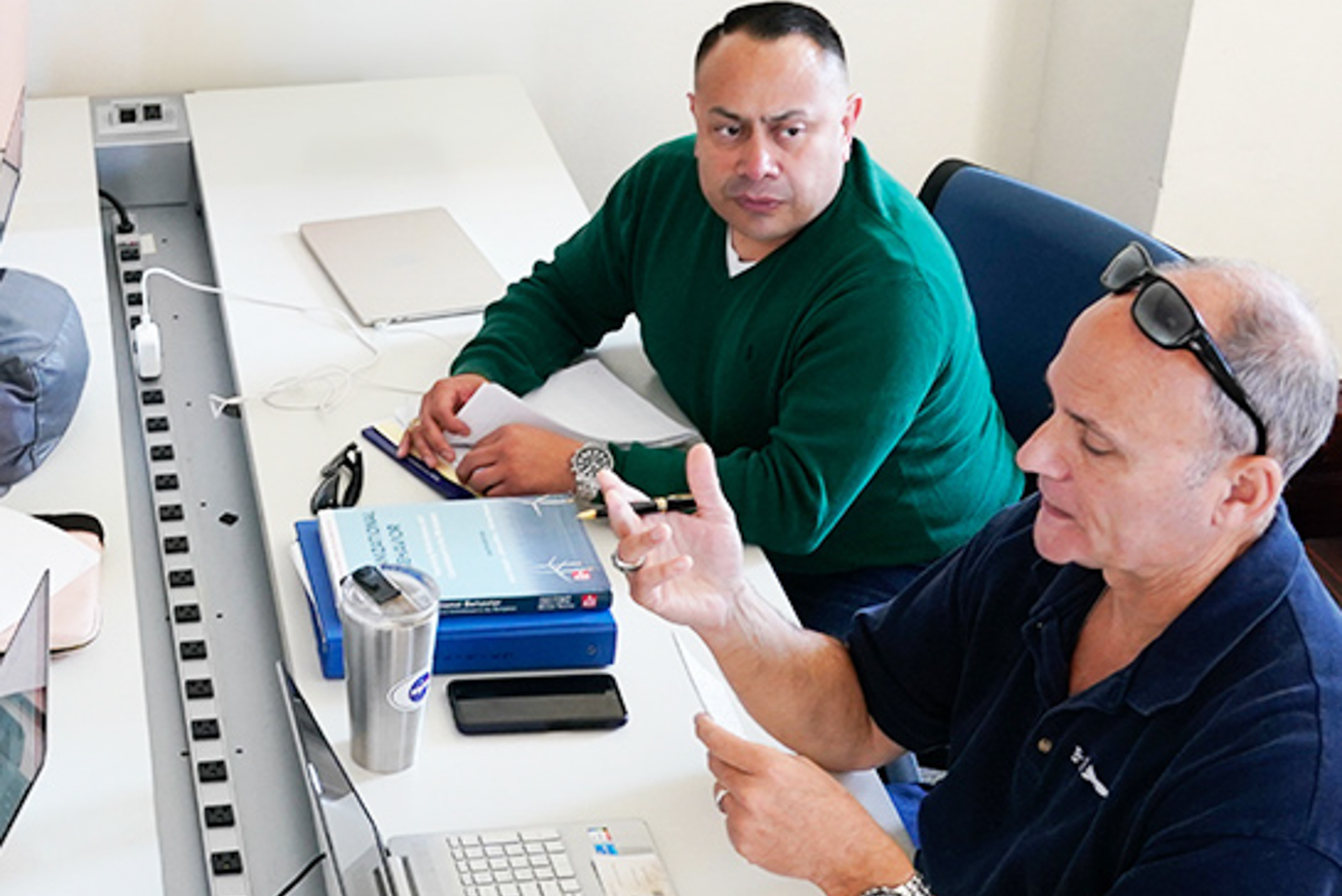 Bilingual Leadership: How OLLU's MBA Builds Managers Who Lead Across Languages and Cultures