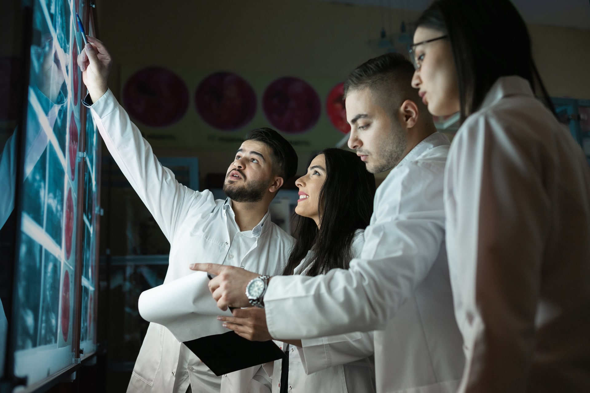 Doctors studying in a research facility, symbolizing the transfer of knowledge provided by articulation agreements for aspiring medical professionals.