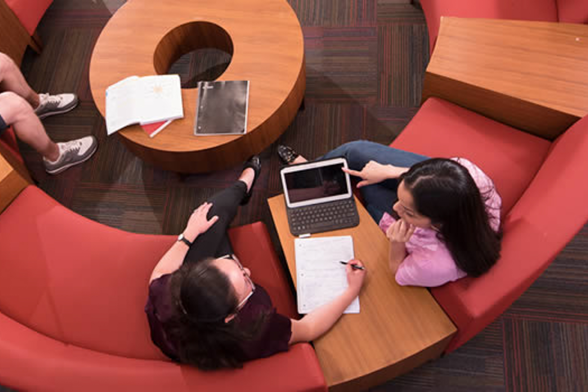 transferring_lg Transfer students studying together at a college in San Antonio as they transition to OLLU.
