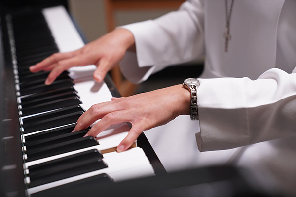 Hands playing piano