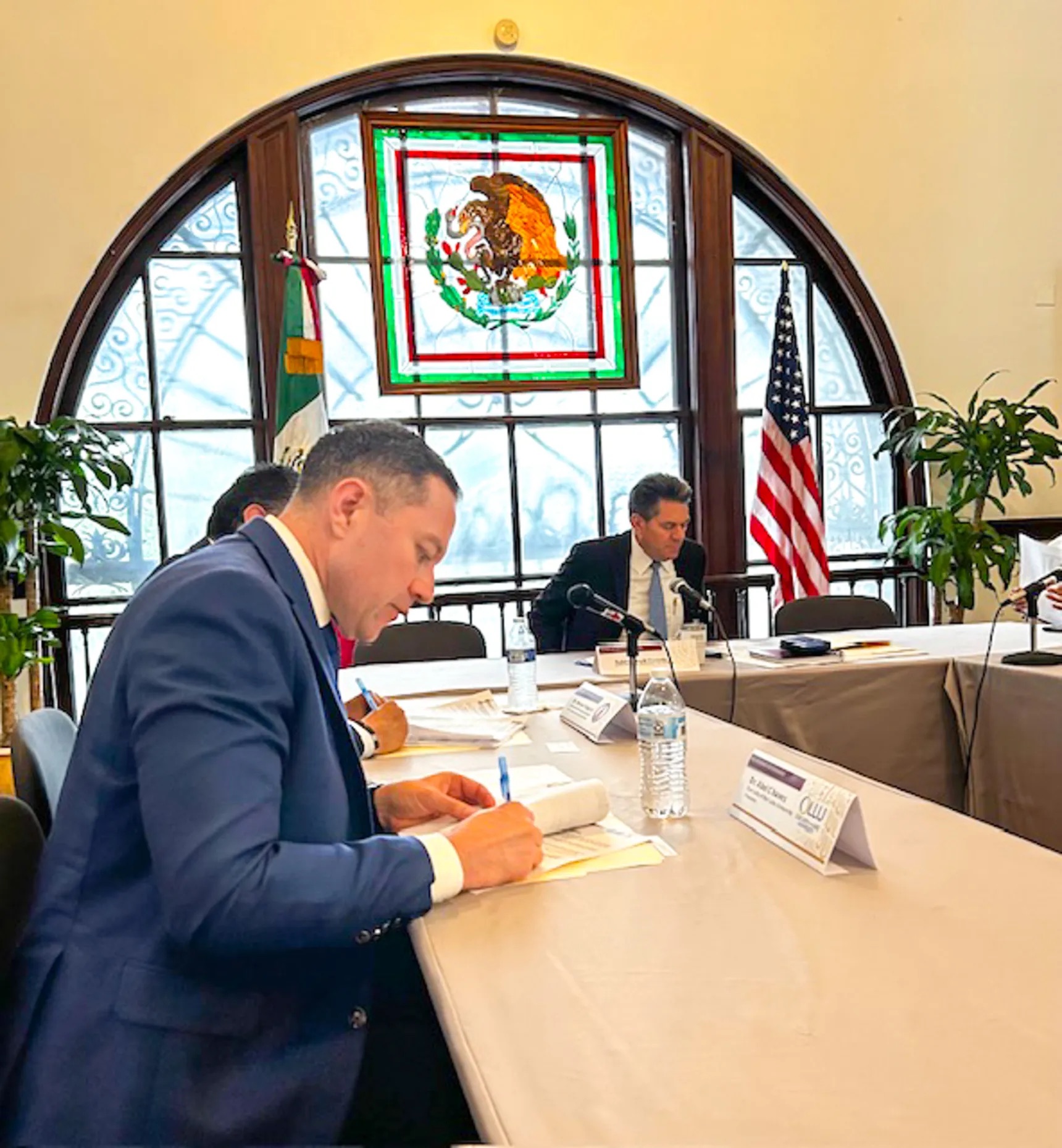 President Chávez singing Document
